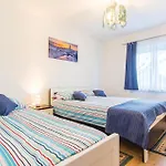 Lovely Home In Pula With Wifi
